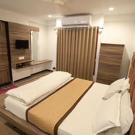 Hotel Shertown Amhedabad Dış mekan fotoğraf