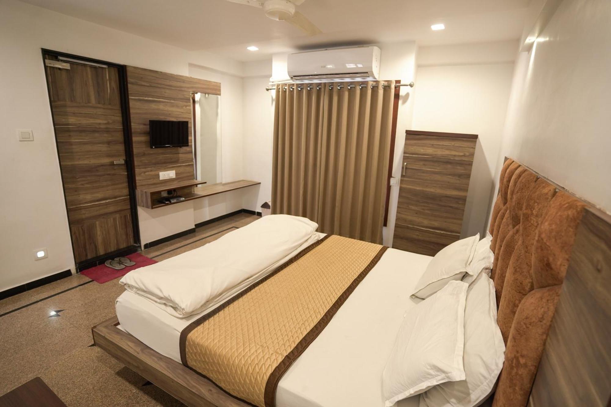 Hotel Shertown Amhedabad Dış mekan fotoğraf