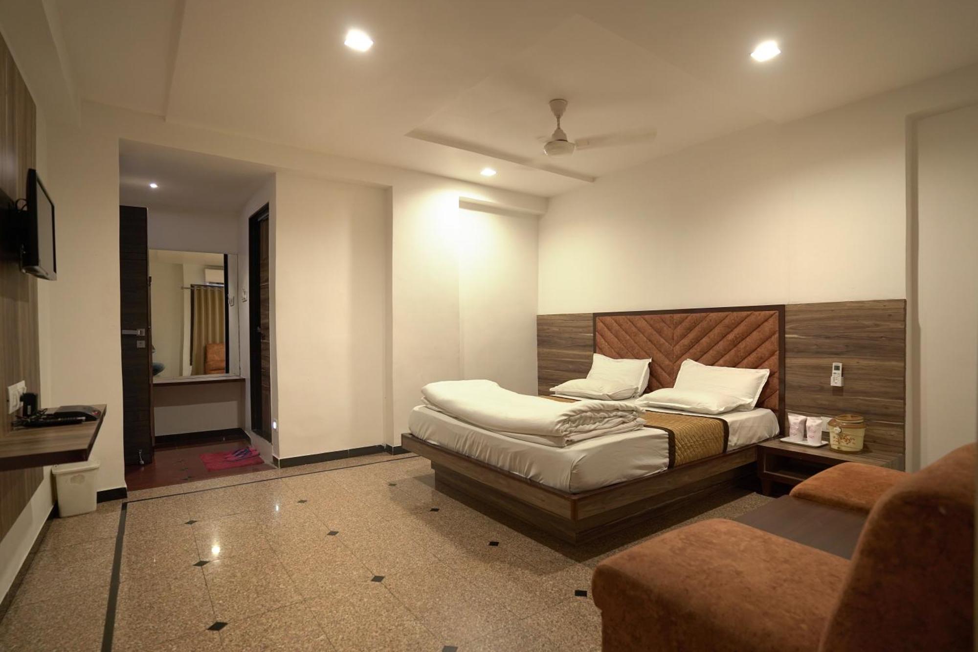 Hotel Shertown Amhedabad Dış mekan fotoğraf