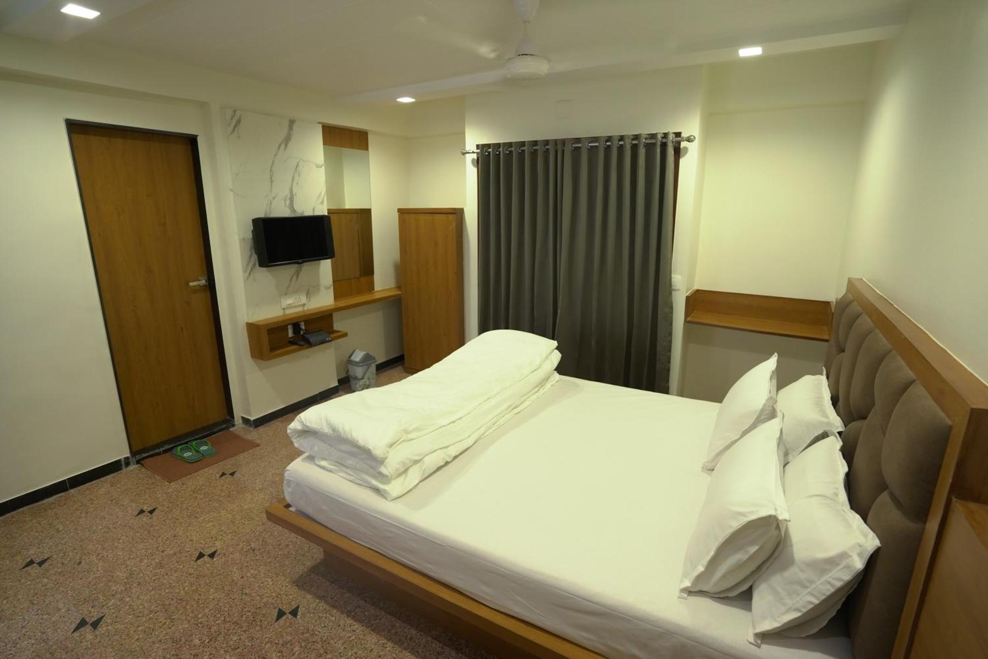 Hotel Shertown Amhedabad Dış mekan fotoğraf