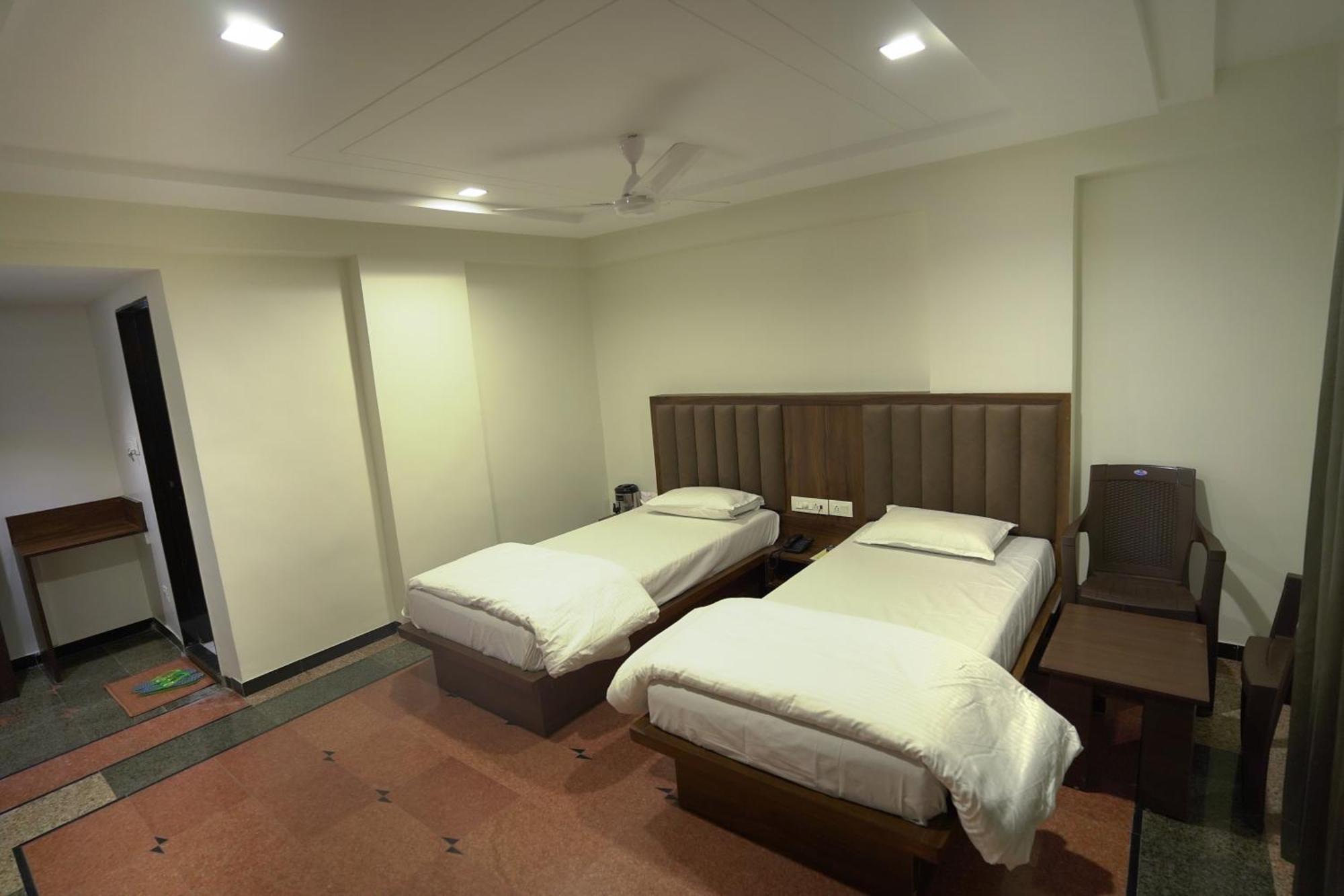 Hotel Shertown Amhedabad Dış mekan fotoğraf