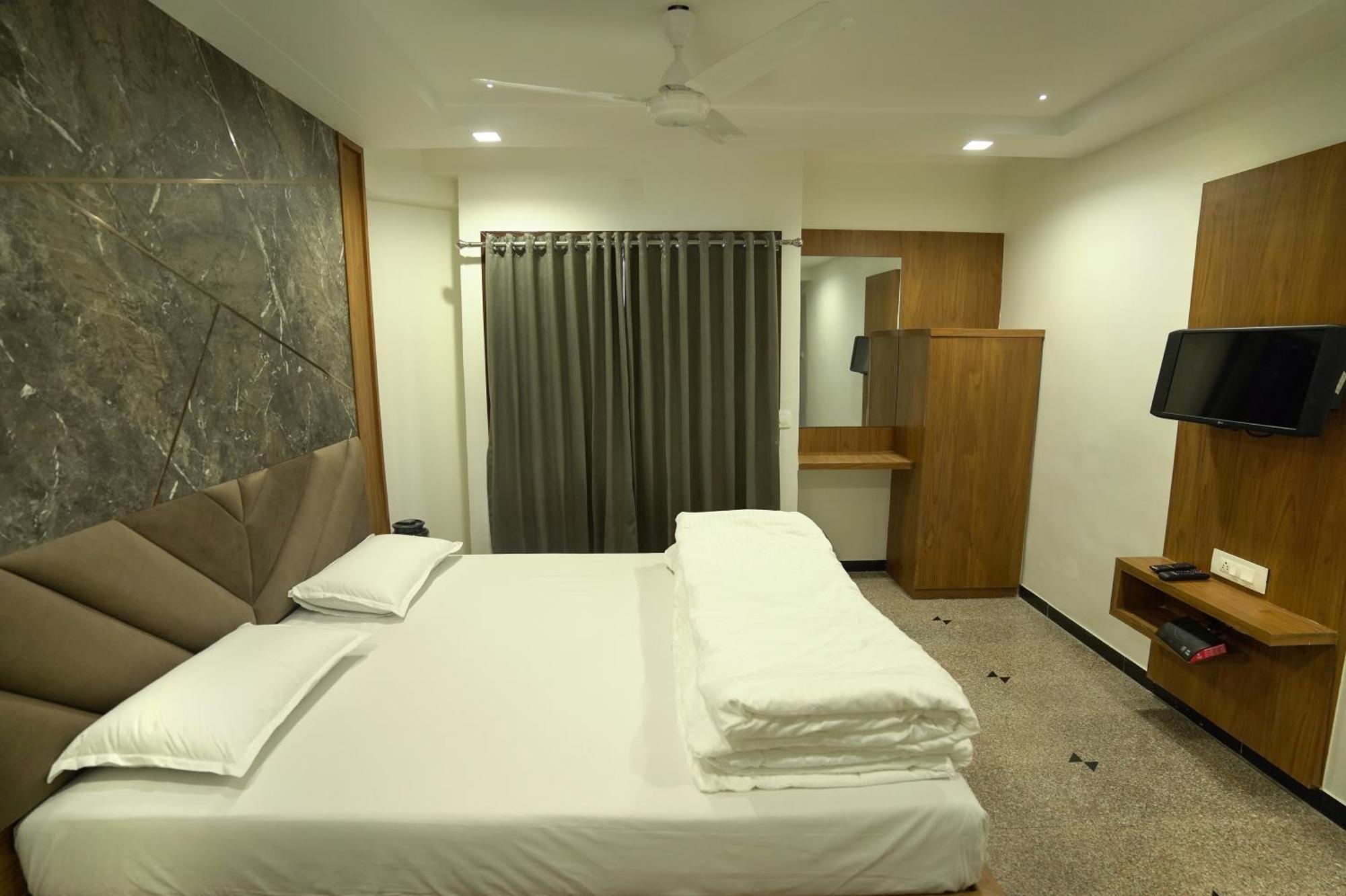 Hotel Shertown Amhedabad Dış mekan fotoğraf