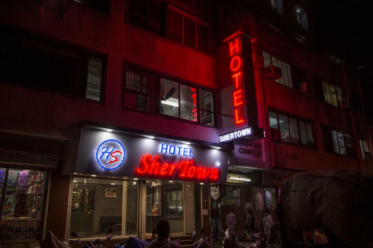 Hotel Shertown Amhedabad Dış mekan fotoğraf